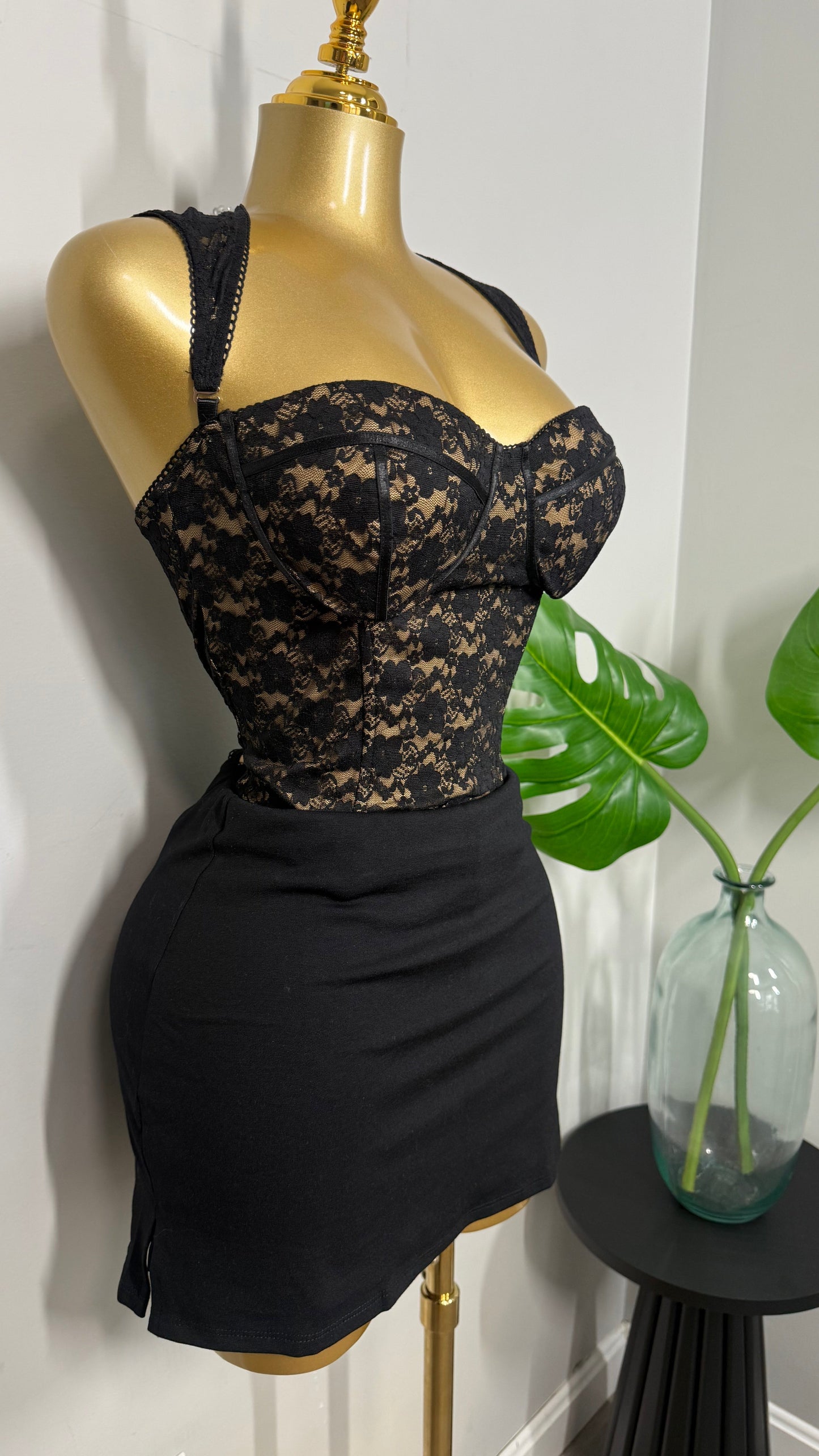 BLACK LACE BUSTIER