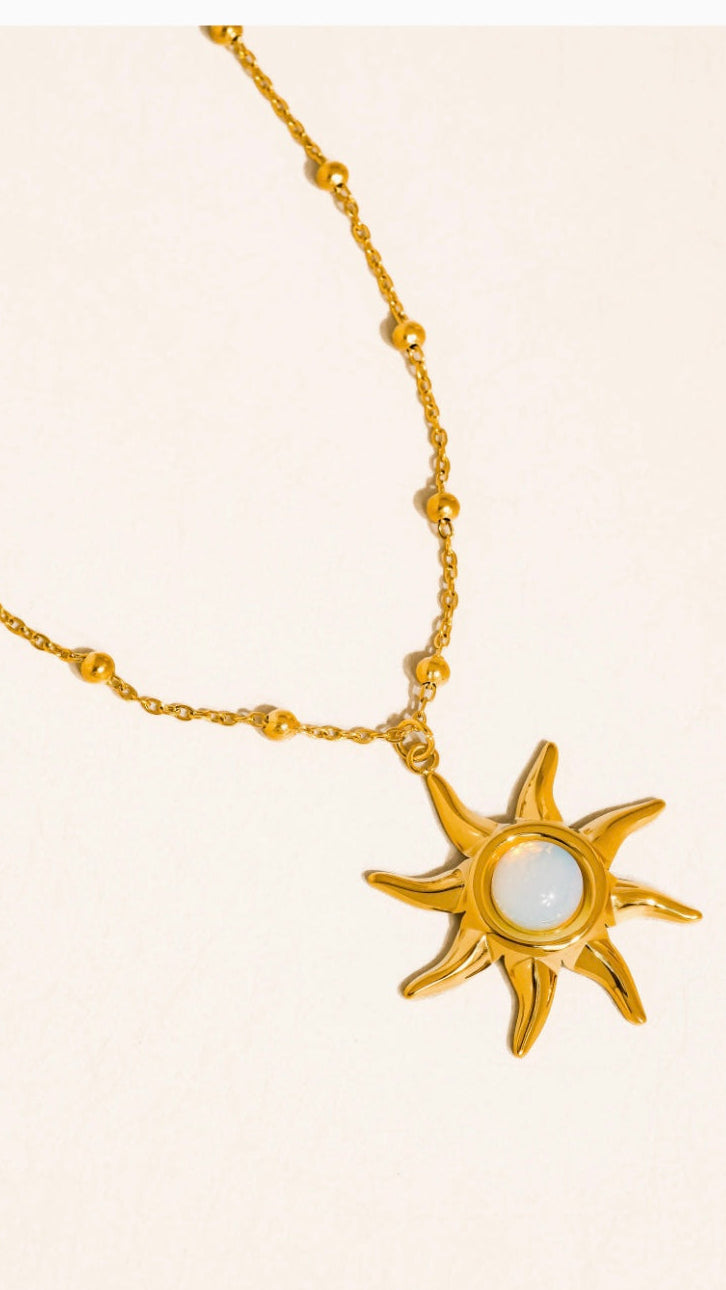 18k Gold Non-tarnish Sun Pendant Chain Necklace