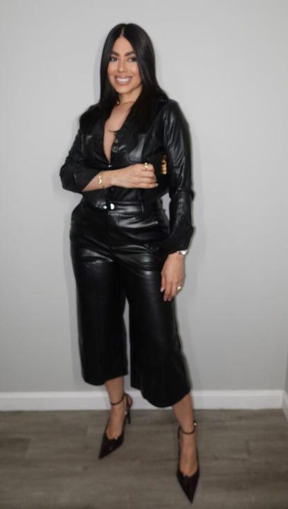HIGH RISE WIDE LEG LEATHER BLACK JORT