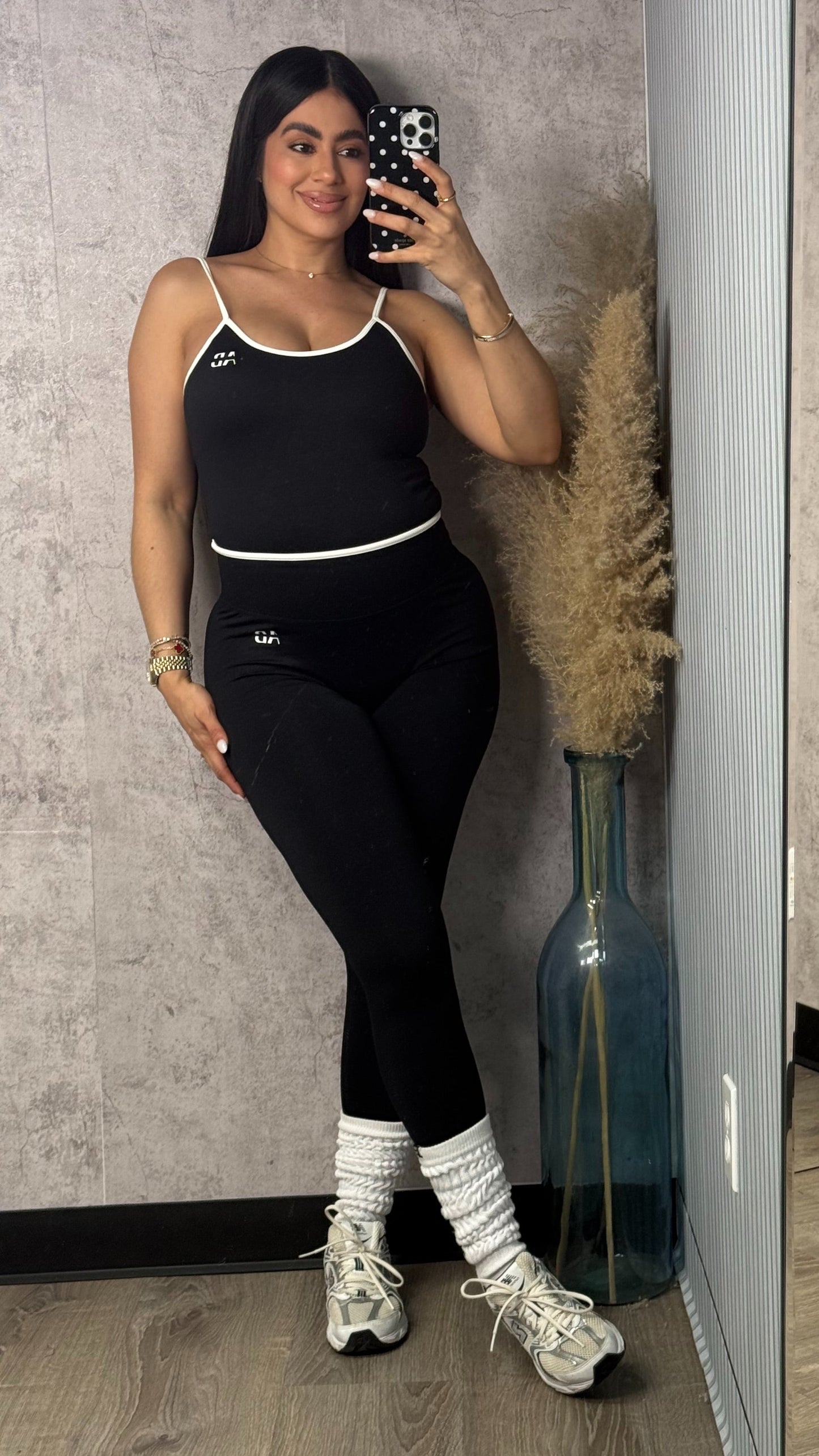 AB ESSENTIAL BLACK AND WHITE SET