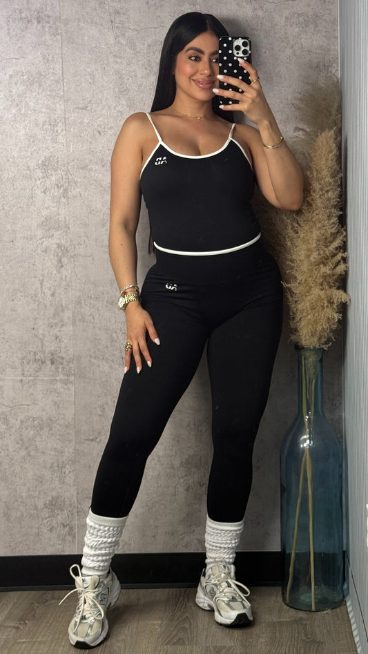 AB ESSENTIAL BLACK AND WHITE SET
