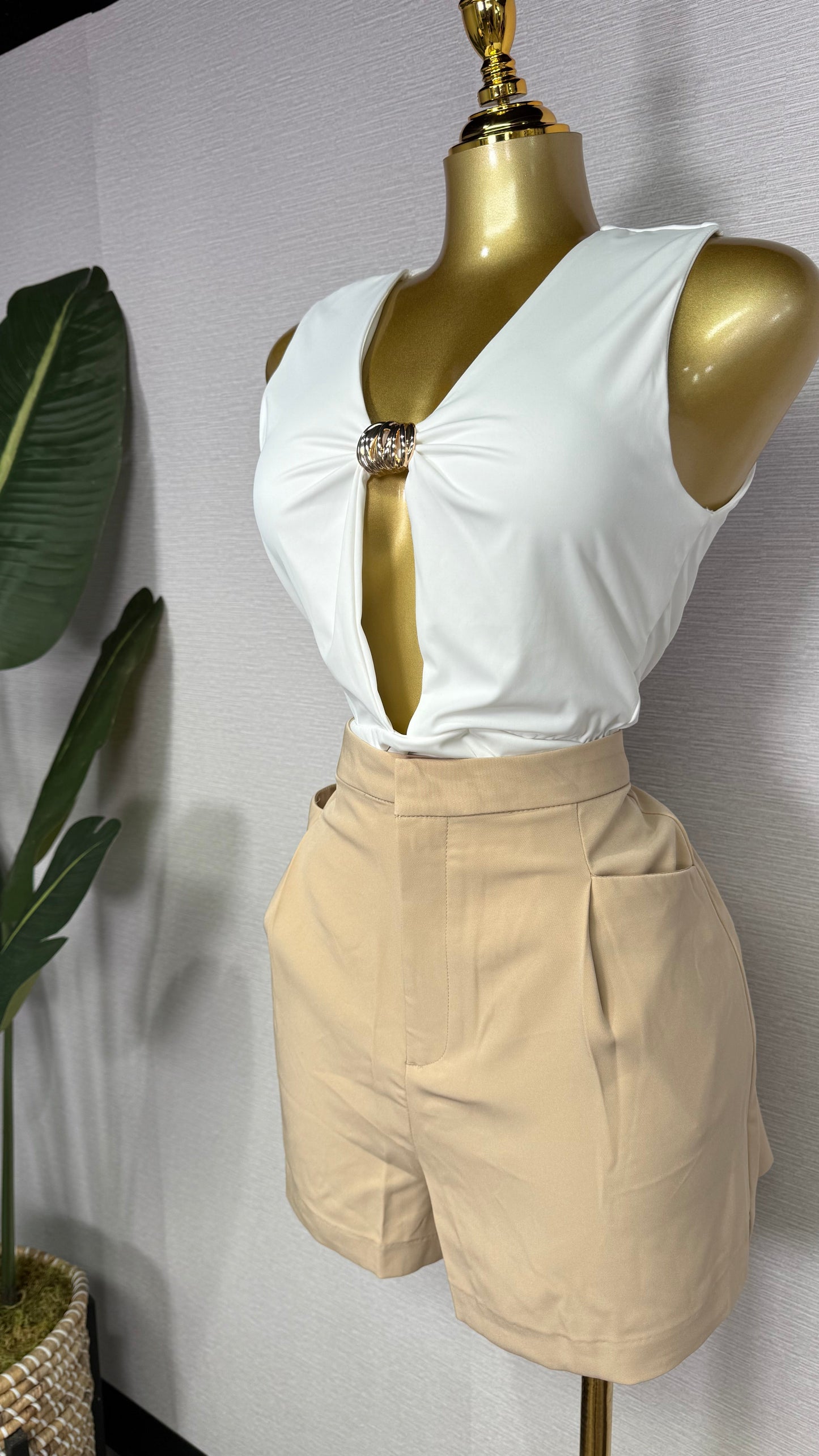 DRESSY NUDE SHORTS PANTS