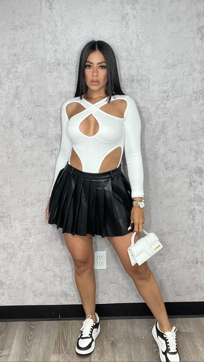FAUX LEATHER PLEATED MINI SKORT