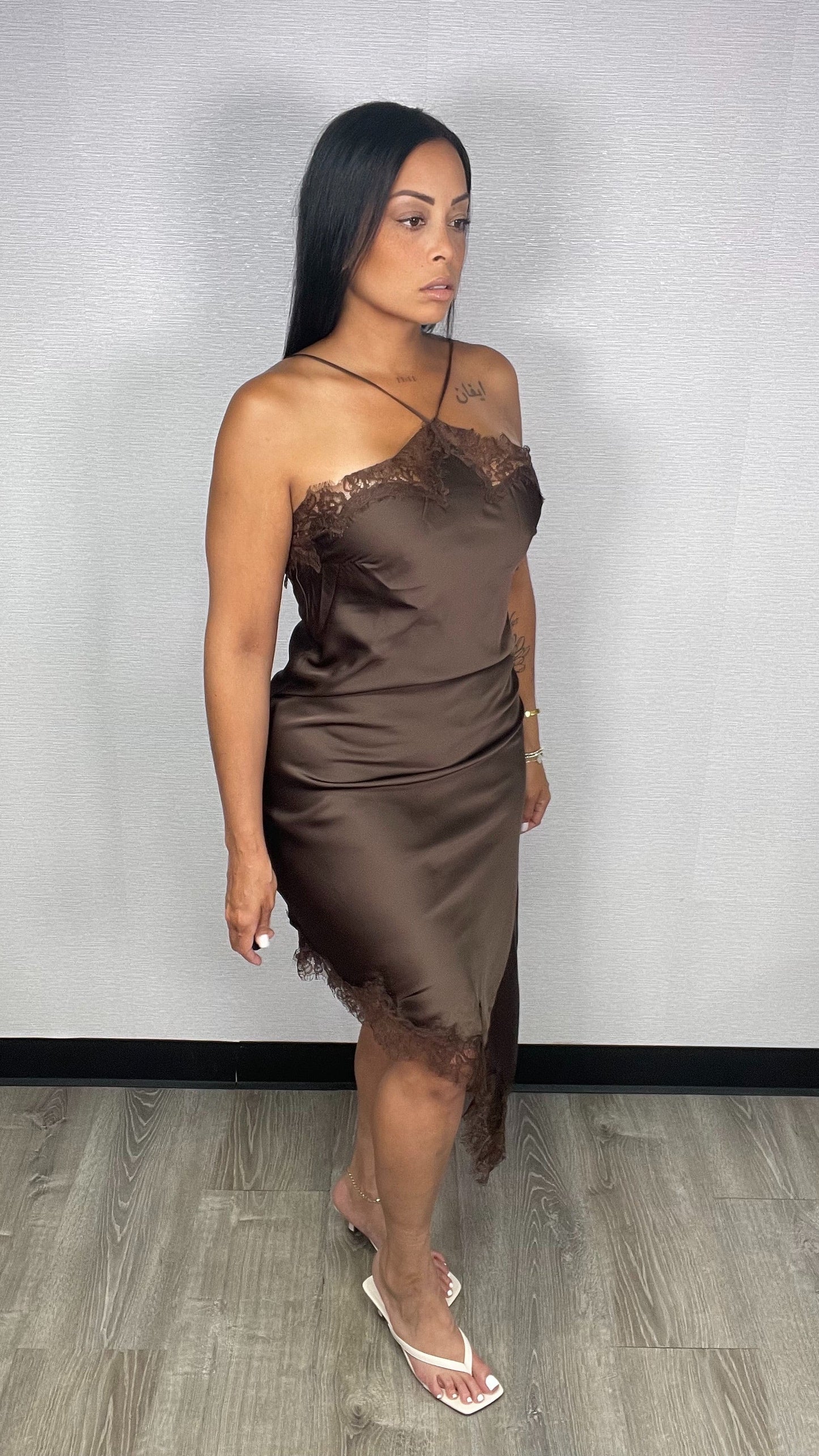 BROWN LACE MIDI DRESS