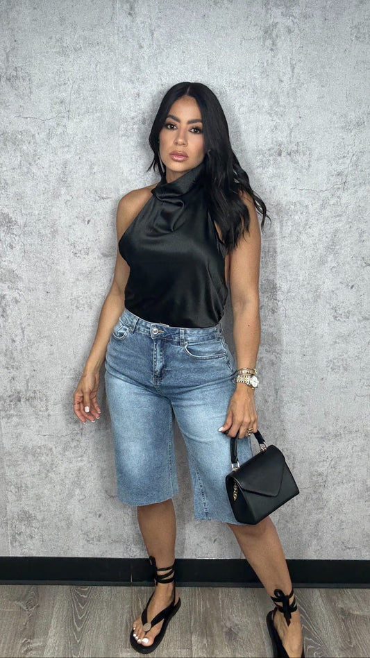 CUT RELAXED FIT BIKER SHORT JEANs