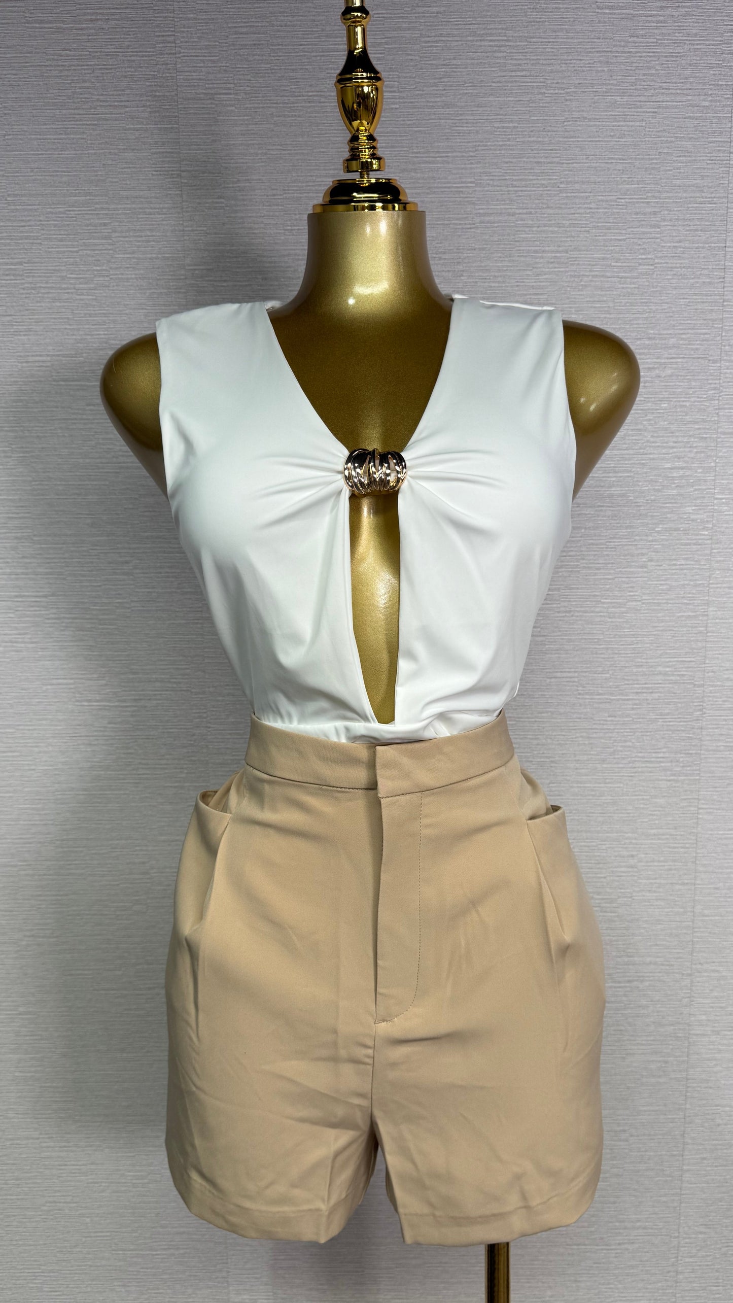 DRESSY NUDE SHORTS PANTS