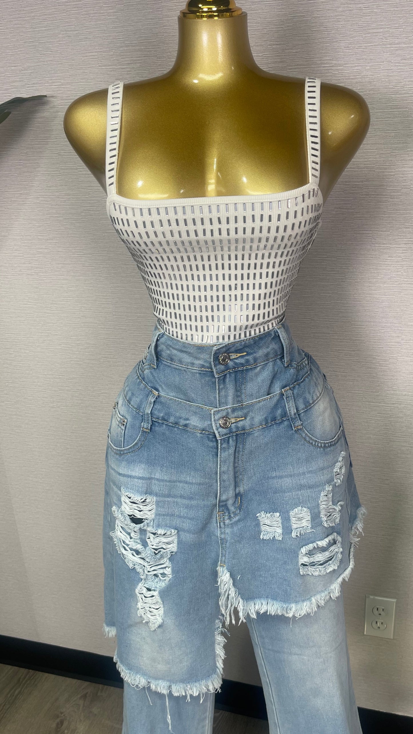 LIZ WHITE TOP
