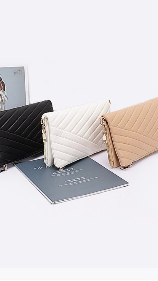 Quilted Faux Leather Half Folded Cltuch (3 colores)